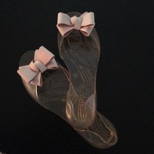 Gummy ballet flats with bow
